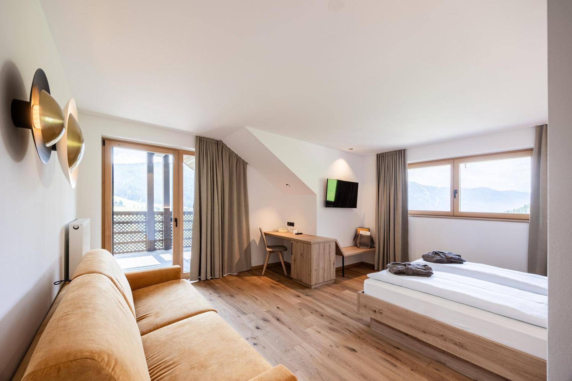 Hotel Rommisa 佩尔卡 外观 照片